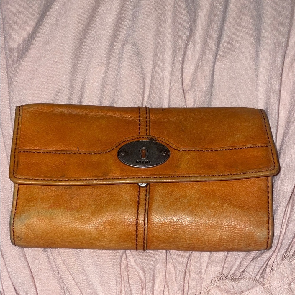 Fossil Tan Leather Wallet with Silver Accent-As Is